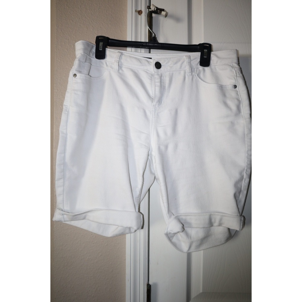 SIMPLY VERA WANG shorts women's size‎ 8 white stretch